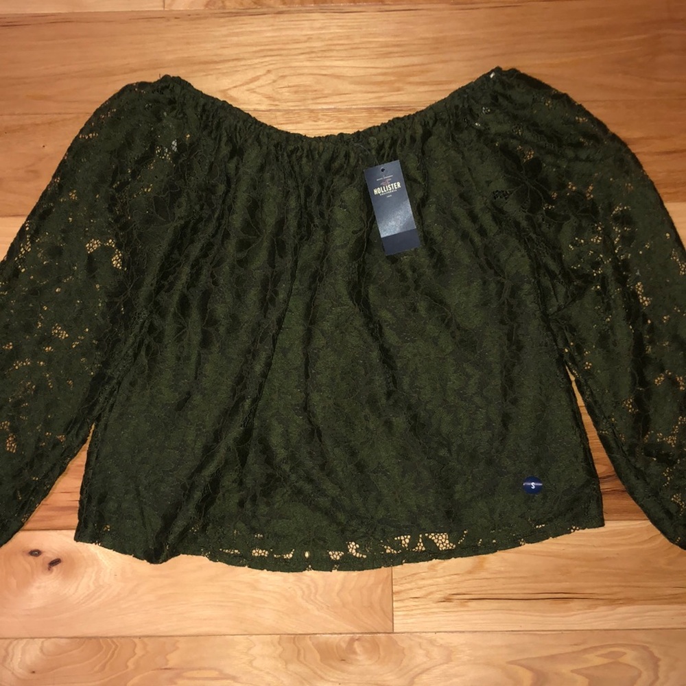 Off the shoulder Hollister top